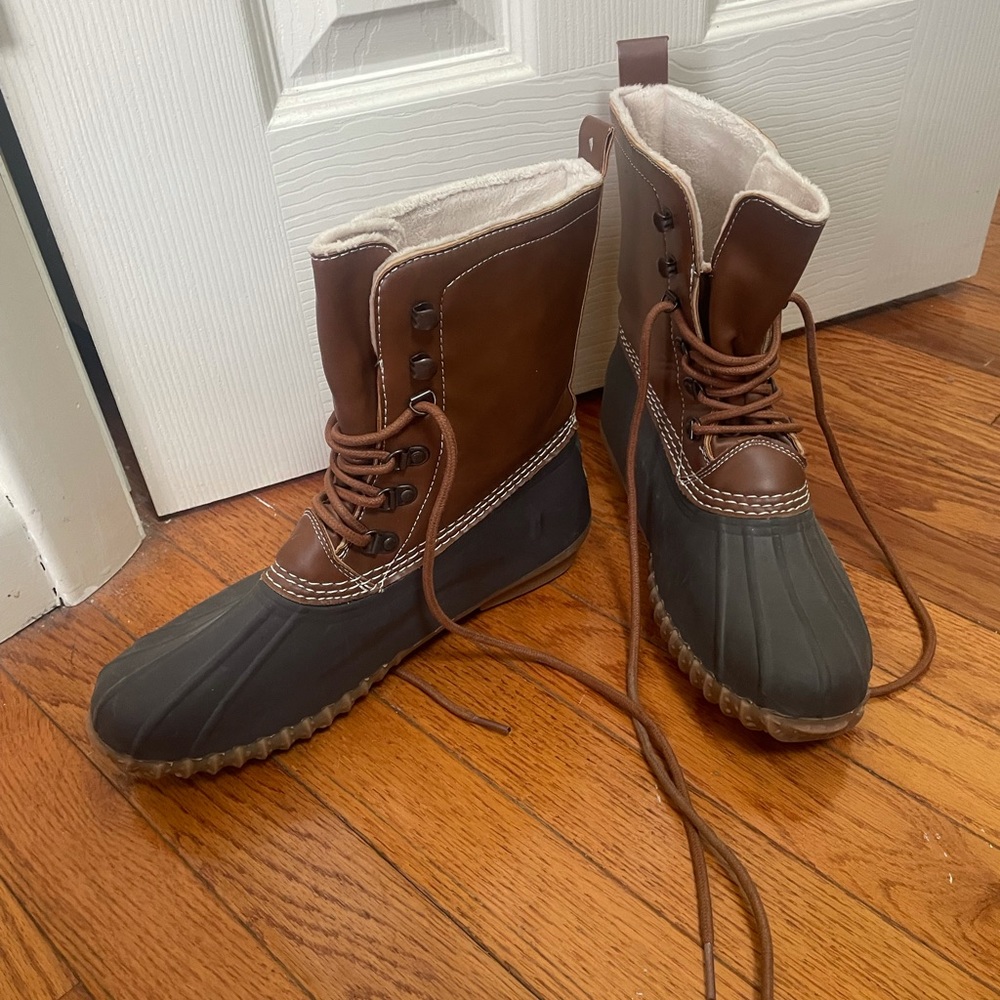 Esprit NWOT women’s winter duck boot